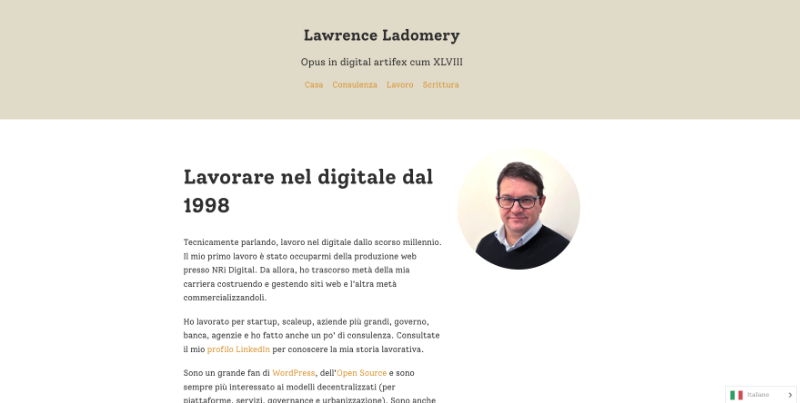 Screenshot of a homepage translated into Italian using Weglot.